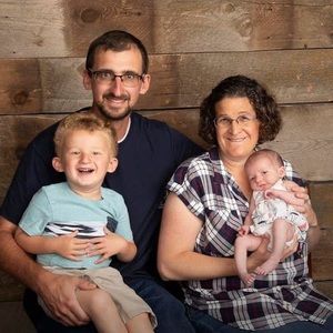 Meet your Posher, Lora